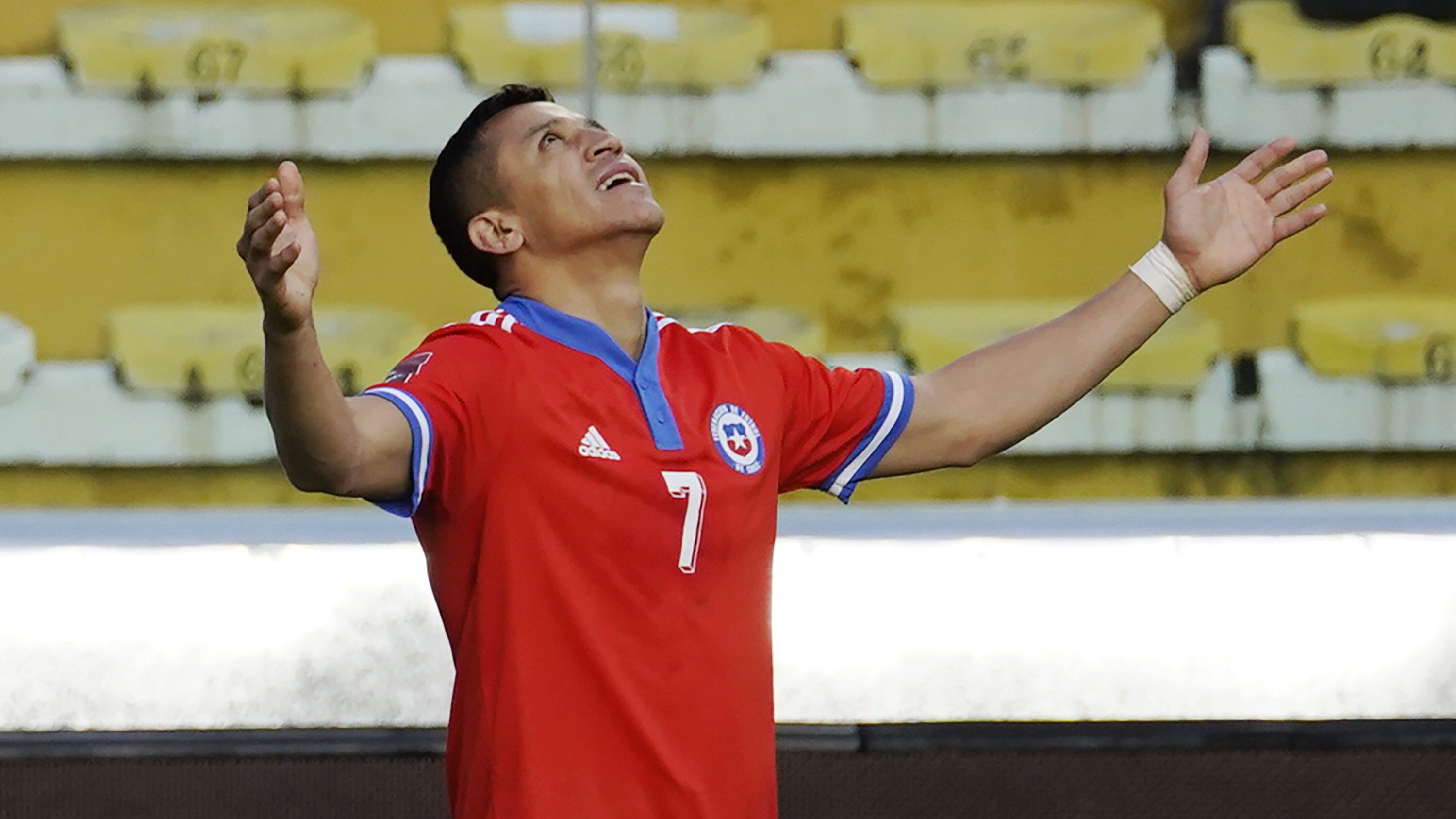 El atacante de la selección chilena Alexis Sánchez mantiene la ilusión de ir al próximo Mundial tras anotar dos goles en la victoria de Chile ante Bolivia.