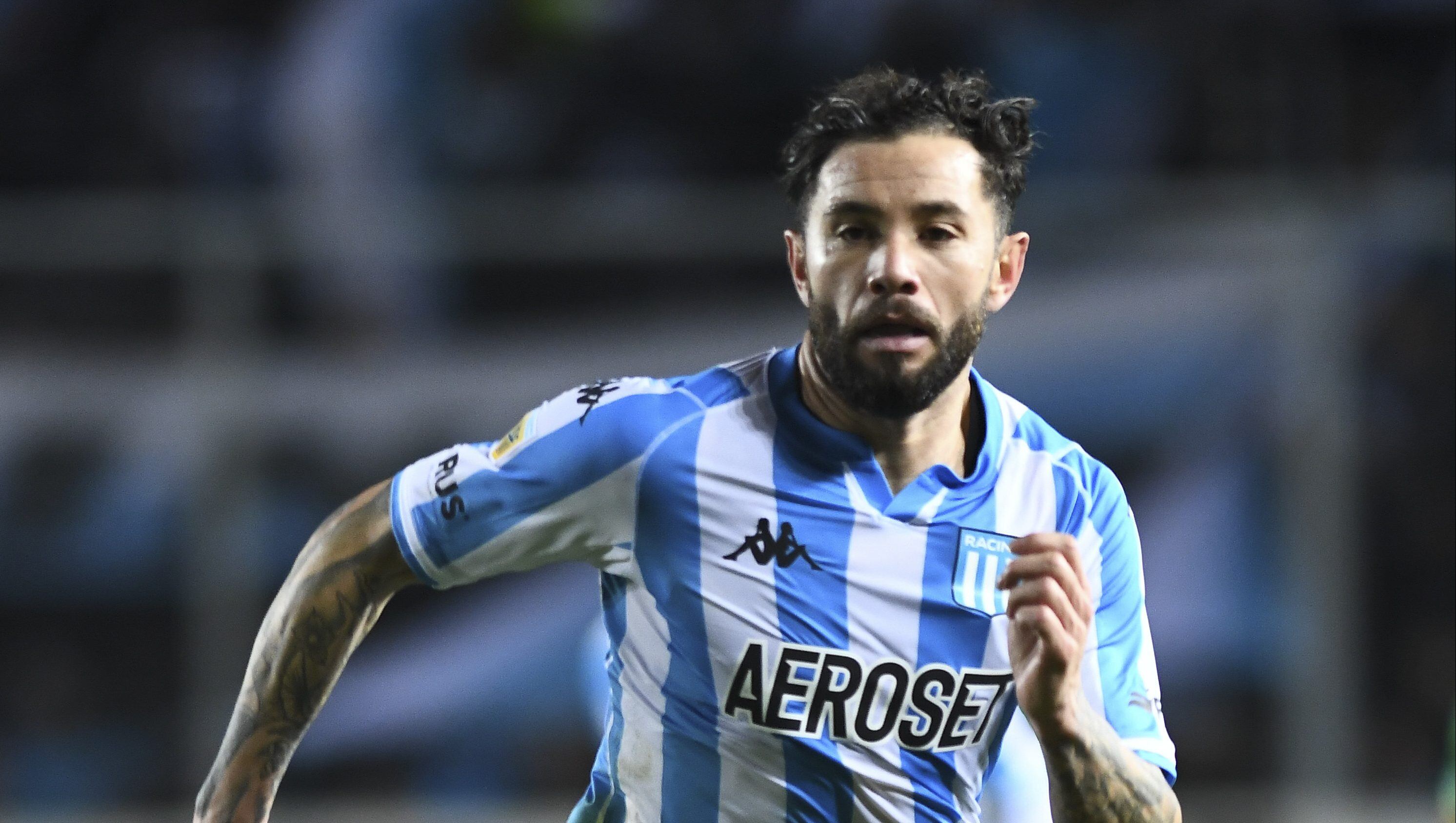 Eugenio Mena fue titular en victoria de Racing ante Central Córdoba
