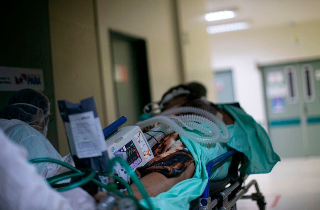 Un paciente del Covid-19 espera su atención en un hospital de Amazonas