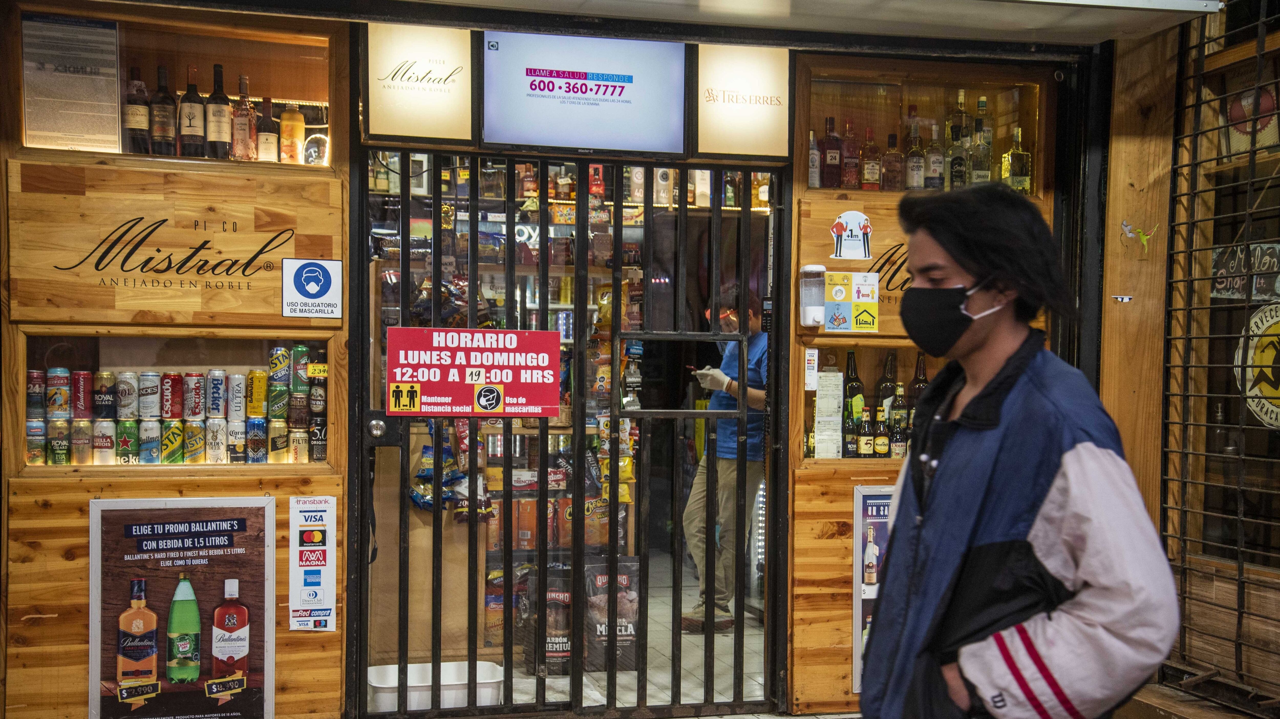 Dueños de botillerías por desabastecimiento de cervezas