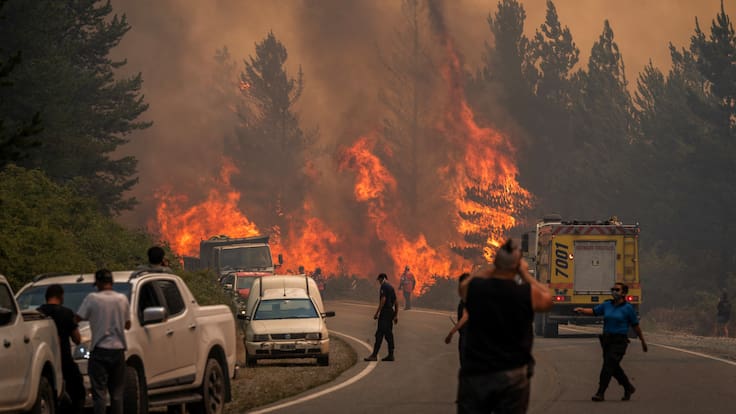 Argentina expresa su “profundo agradecimiento” a Chile por envío de aeronaves para combatir incendios en la Patagonia