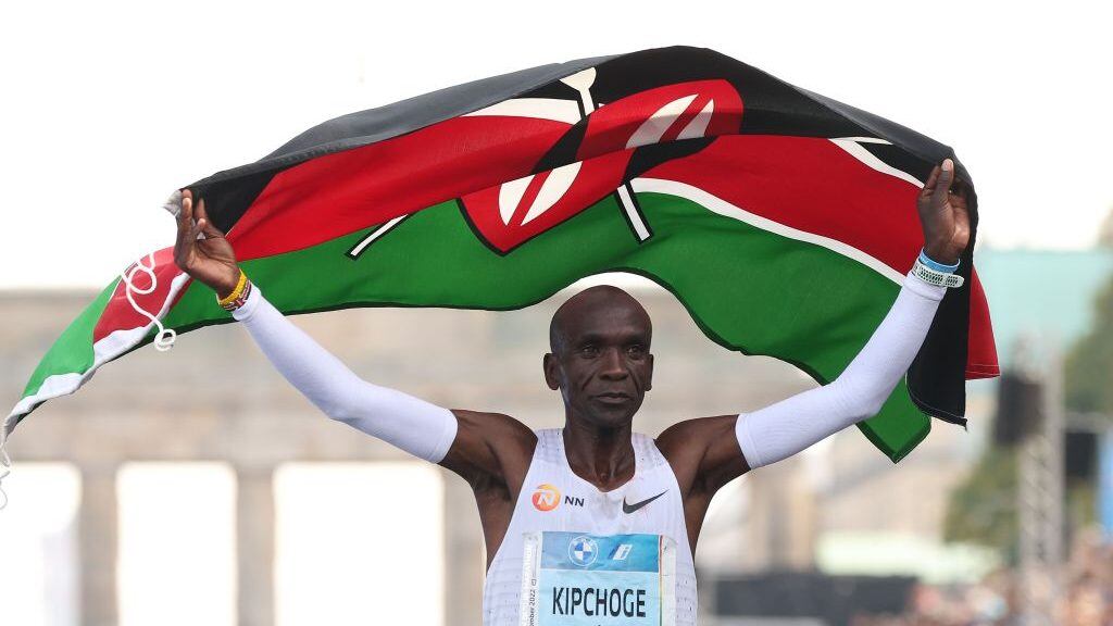 Eliud Kipchoge bate su registro y logra un nuevo récord mundial en Berín