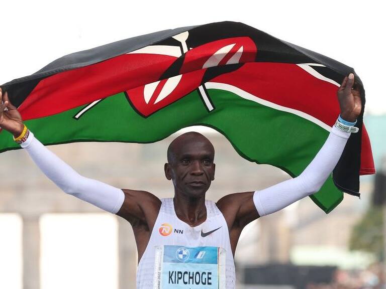 Eliud Kipchoge bate su registro y logra un nuevo récord mundial en Berín