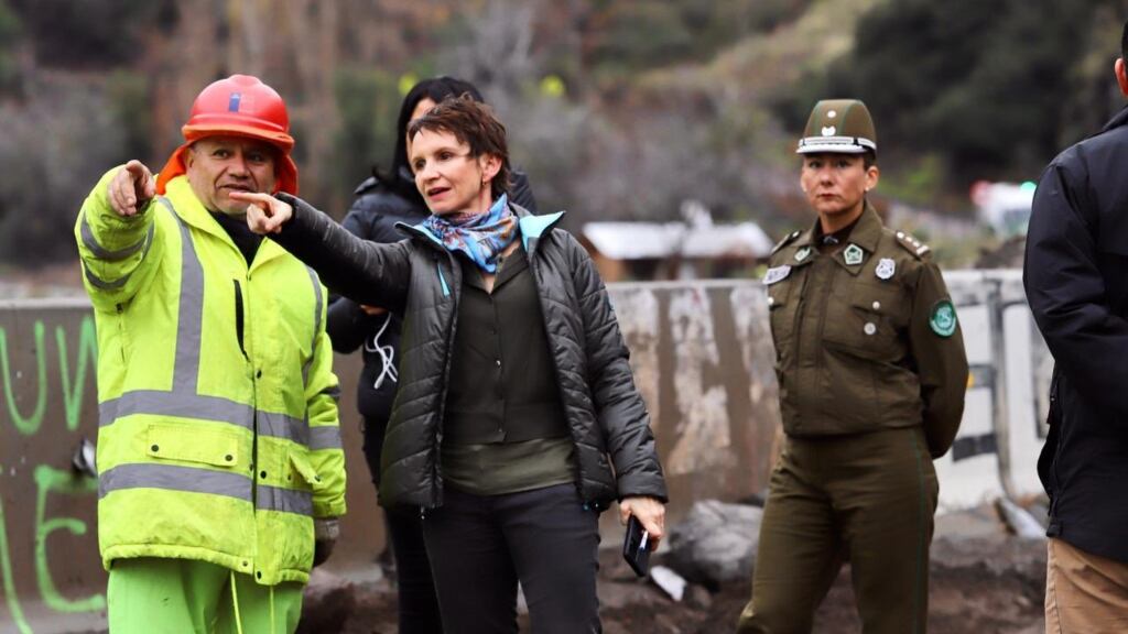 Ministra Tohá informa que hay 1.146 personas aisladas en San José de Maipo