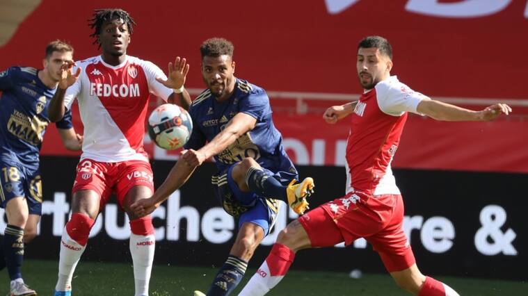 Brest's Beninese forward Steve Mounie (C) fights for the ball with Monaco's French defender Axel Disasi (L) and Monaco's Chilean defender Guillermo Maripan (R) during the French L1 football match between AS Monaco and Stade Brestois 29 at the "Louis II Stadium" in Monaco on February 28, 2021. (Photo by Valery HACHE / AFP) (Photo by VALERY HACHE/AFP via Getty Images)