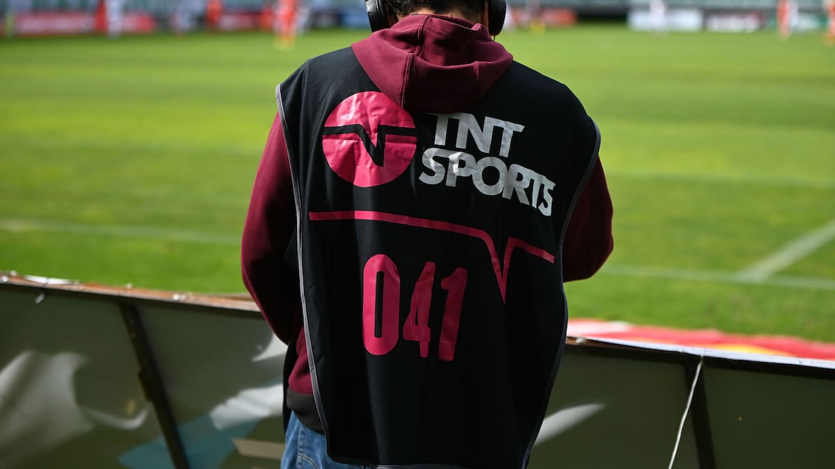 Las nuevas exigencias de la ANFP y TNT Sports para mejorar las transmisiones de fútbol chileno: clubes deberán evitar imágenes de tribunas vacías
