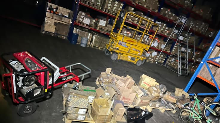 Entraron por el techo y terminaron detenidos: tres sujetos fueron sorprendidos dentro de empresa en Quinta Normal