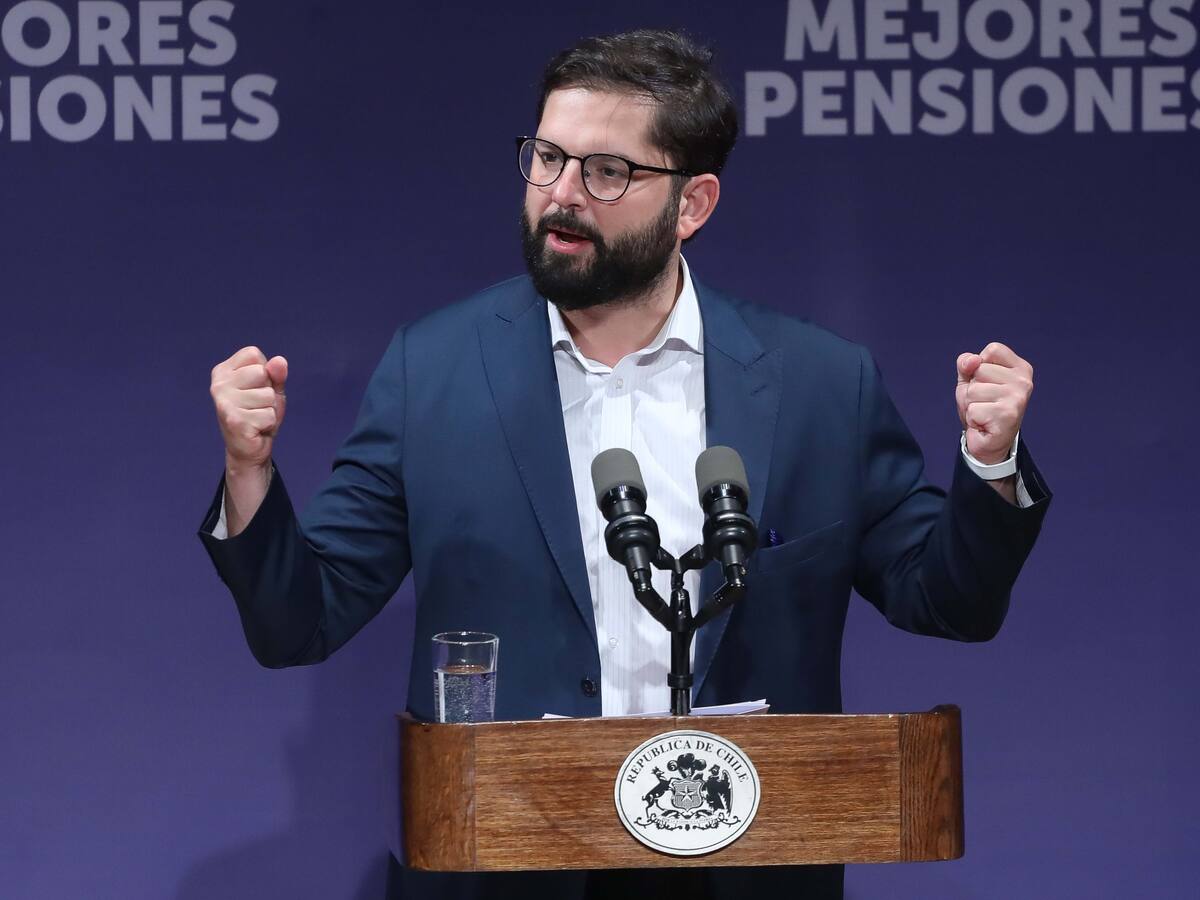En plena crisis oficialista: Presidente Boric golpea la mesa y lanza fuerte llamado a la unidad