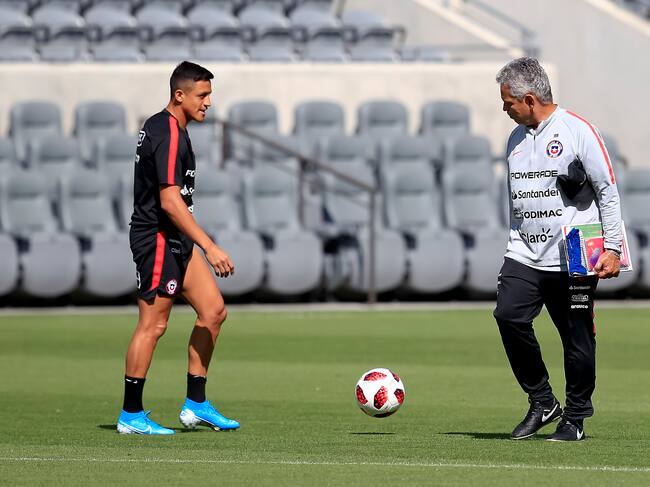 3 de Septiembre del 2019/LOS ANGELESEl primer entrenamiento abierto para la prensa realizo la Selección Chilena que se encuentra de gira por EEUU, para enfrentarse a Argentina el proximo jueves en un partido amistoso. En la imagen Alexis Sanchez y Reinaldo Rueda.
FOTO:Victor Posada/AGENCIAUNO
