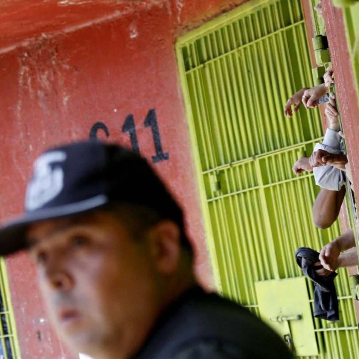 Operativo nacional en centros penitenciarios del país termina con cientos de armas, celulares y drogas incautadas
