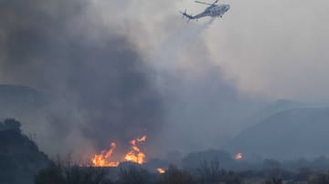 Incendios en California: “Hughes” consume 14 hectáreas por minuto y obliga a la evacuación de 31 mil personas