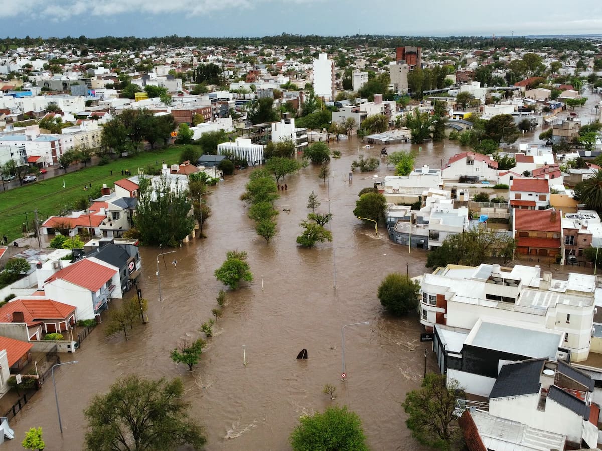 Al menos 13 muertos y más de 1.100 evacuados por temporal en Bahía Blanca