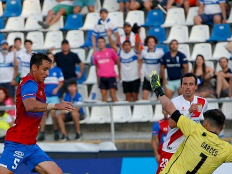 Universidad Católica venció a Curicó Unido en el inicio de la era Holan