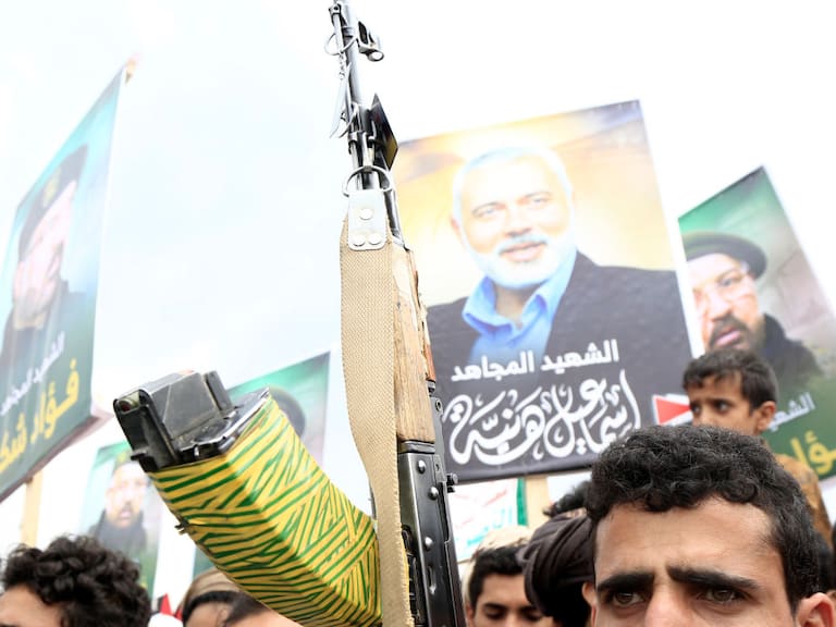 En Yemen se manifiestan por la muerte de un alto mando del movimiento Hamás tras un ataque de Israel contra Irán.