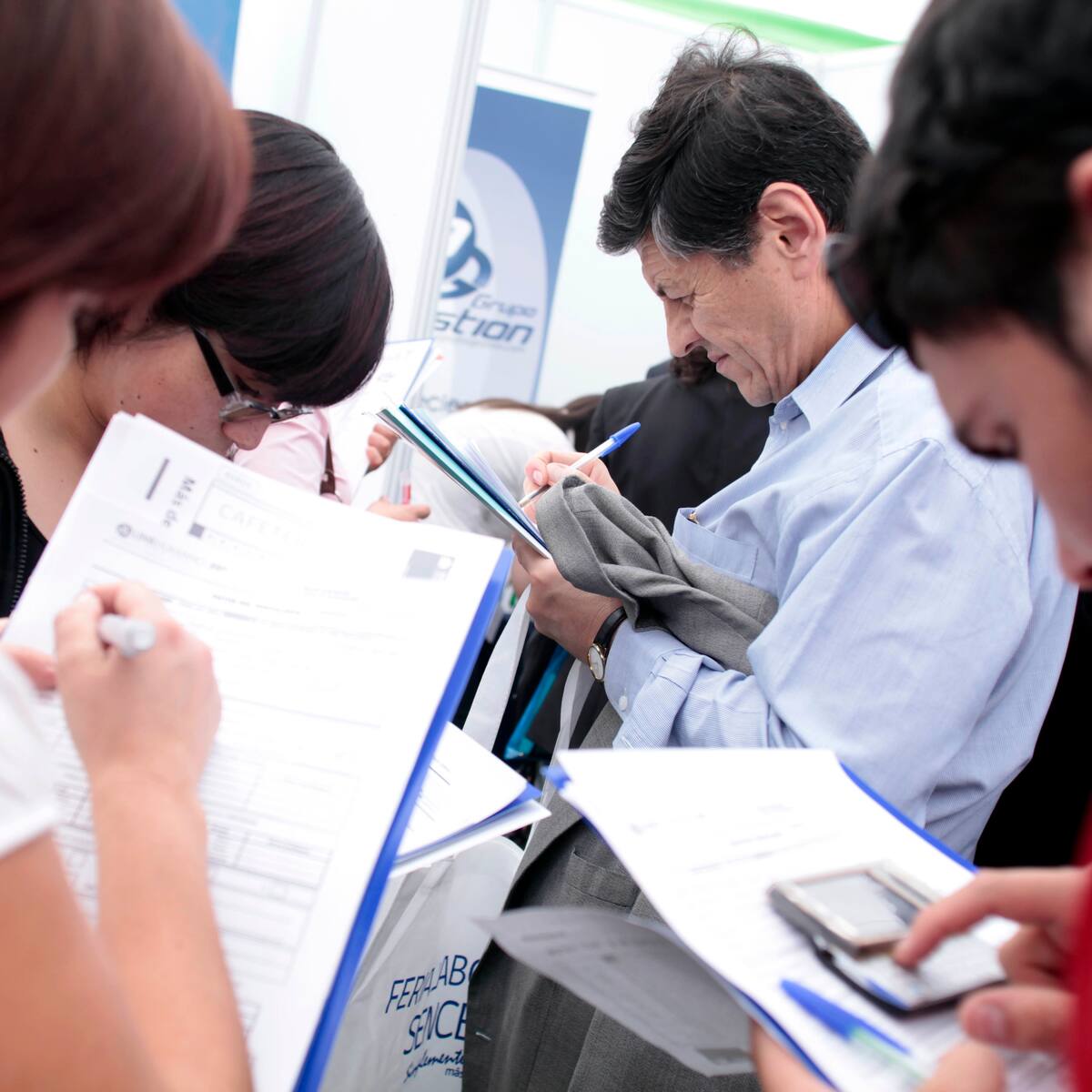 Feria laboral en Santiago ofrece más de 1.400 vacantes con sueldos de hasta $2 millones: así puedes participar