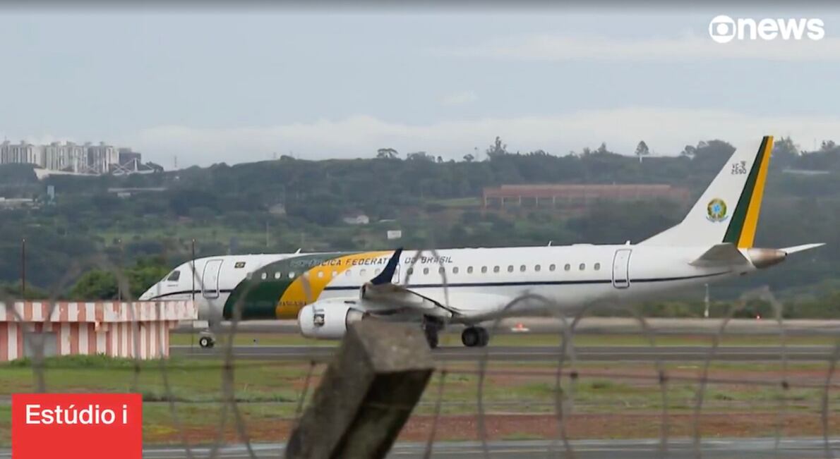 El avión presidencial de Brasil lleva a Jair Bolsonaro hacia Estados Unidos