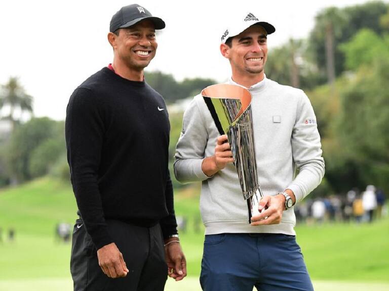 «Estoy muy contento por ti»: así fue el encuentro entre Joaquín Niemann y Tiger Woods tras el tremendo título del chileno