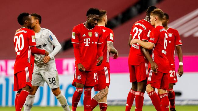MUNICH, GERMANY - APRIL 20: Players of FC Bayern München celebrate after winning the Bundesliga match between FC Bayern Muenchen and Bayer 04 Leverkusen at Allianz Arena on April 20, 2021 in Munich, Germany. (Photo by S. Mellar/FC Bayern via Getty Images)