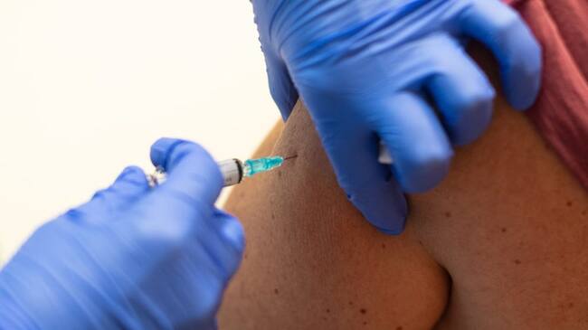 BARCELONA, SPAIN - OCTOBER 16: A health care worker administers a flu vaccine to a woman at a temporary vaccination centre during the second wave of Coronavirus (COVID-19) pandemic on October 16, 2020 in Barcelona, Spain. Catalan regional government started yesterday an early flu vaccine campaign as a measure against the coronavirus pandemic. (Photo by David Ramos/Getty Images)
