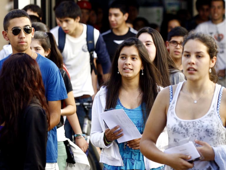 Subsecretario de Educación Superior explicó la política pública Más Mujeres Científicas y aclaró que sus cupos “no afectan el ingreso regular”
