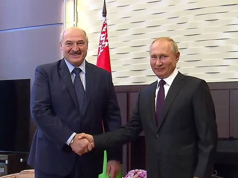 Putin otorgó préstamo de US$1.500 millones a Bielorrusia y reafirmó apoyo a Lukashenko