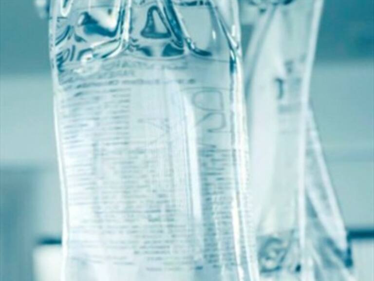 Fiscalía Nacional Económica acusa a laboratorios de coludirse en licitaciones de suero fisiológico