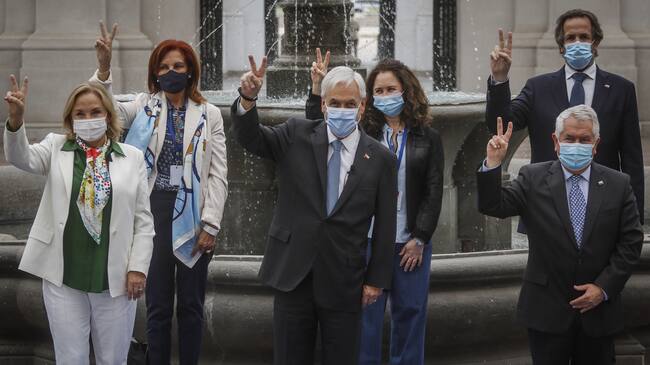 Presidente Sebastián Piñera y otras autoridades de Gobierno
