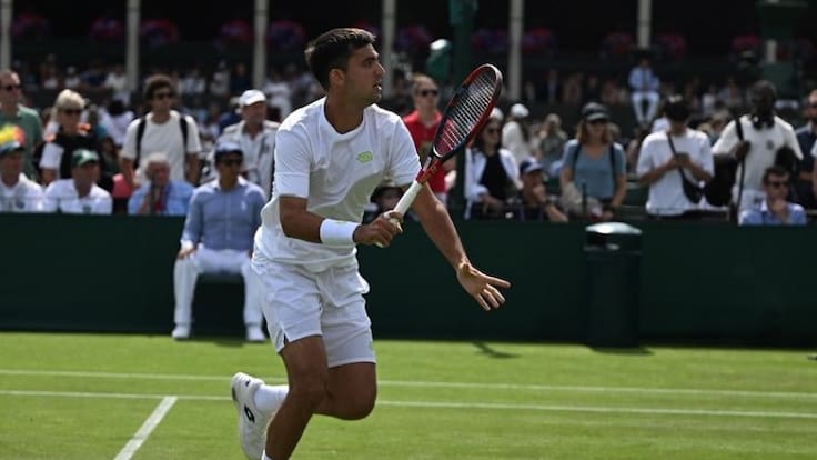 Tomás Barrios queda a una victoria de entrar al cuadro principal de Wimbledon