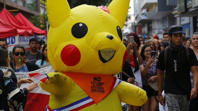 Tía Pikachu llegó usando el traje que la hizo conocida a la convención