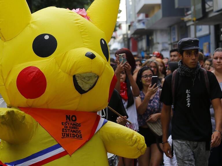 Tía Pikachu llegó usando el traje que la hizo conocida a la convención