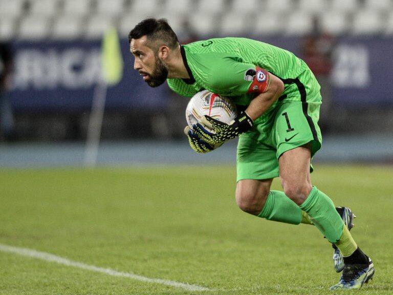 14 DE JUNIO DE 2021/RIO DE JANEIRO, BRASIL Claudio Bravo, durante el partido valido por el grupo A de la Conmebol Copa América 2021, entre Argentina y Chile, disputado en el Estadio Nilton Santos de Rio de Janeiro, Brasil.
FOTO: NAYRA HALM/FOTOARENA/AGENCIAUNO