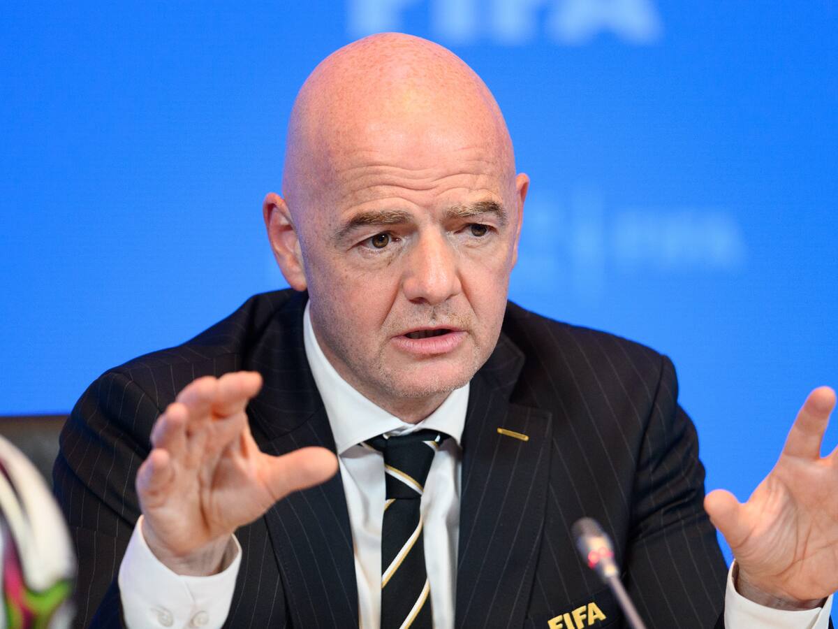 La FIFA envía un millón de dólares y ayuda humanitaria a Ucrania