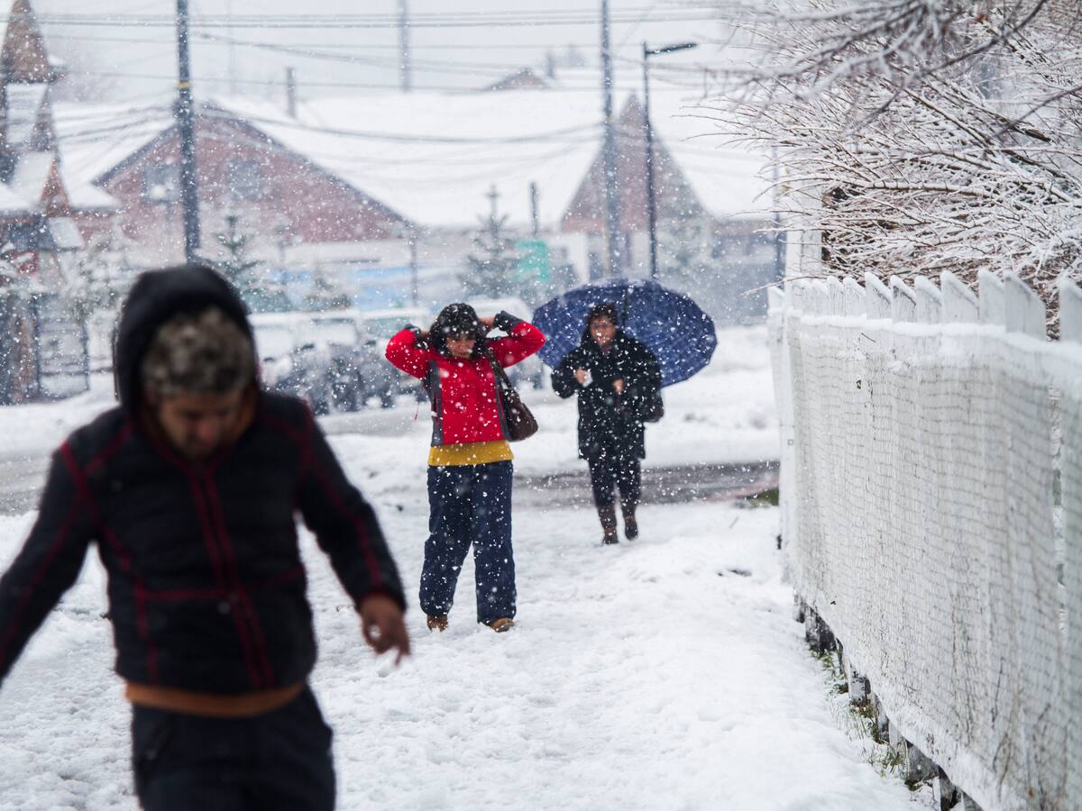 Nieve en la Región Metropolitana: qué zonas podrían recibir hasta 15 centímetros este miércoles