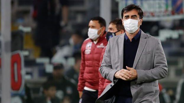 Gustavo Quinteros destacó su interés de seguir en Colo Colo: "Creo que no va a haber ningún problema para renovar"