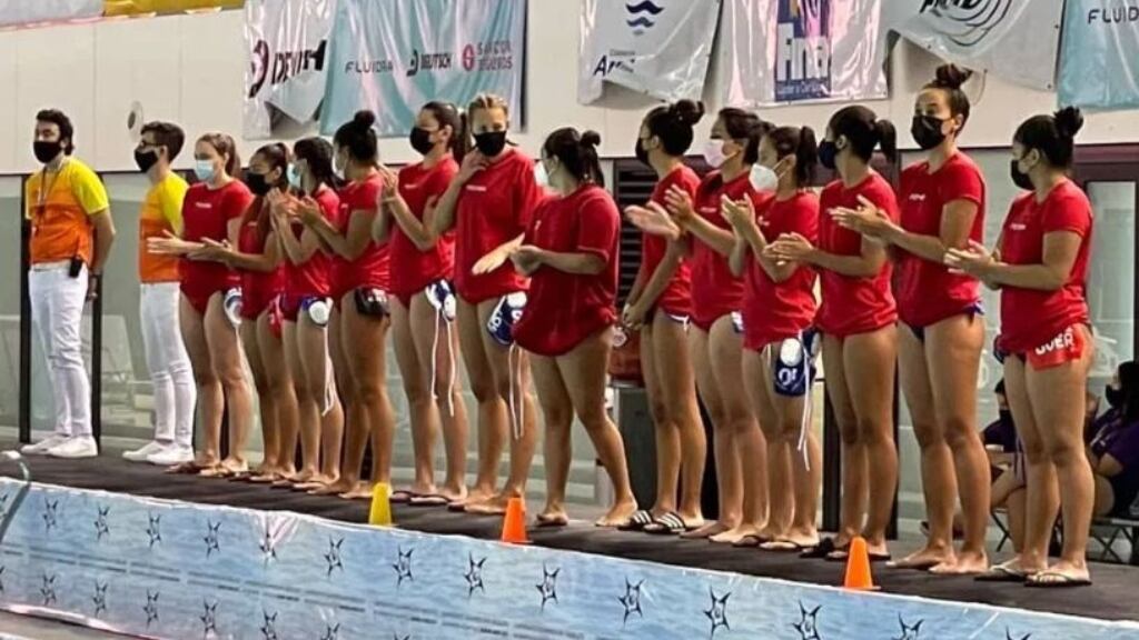Selección chilena femenina de waterpolo busca fondos para viajar a los Panamericanos de Indianápolis