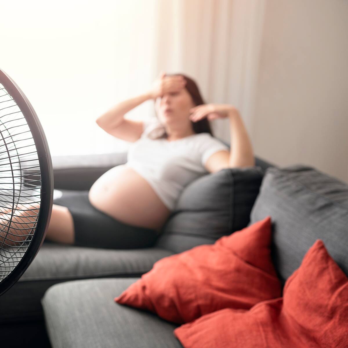 Estudio revela cómo el calor influye en los partos prematuros: Chile se encuentra entre los países analizados
