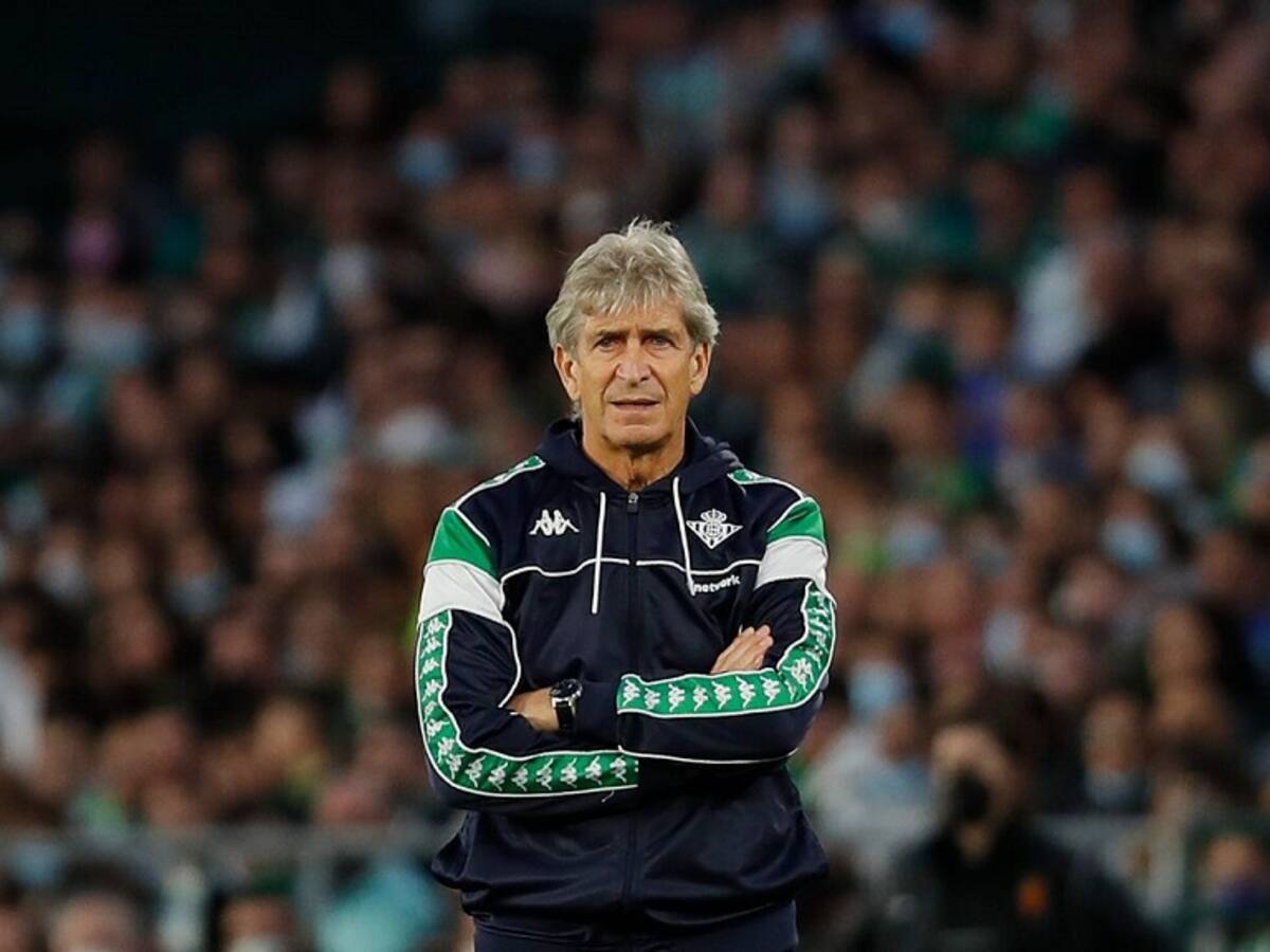 Manuel Pellegrini recibió una tremenda ovación de la hinchada del Betis en partido amistoso