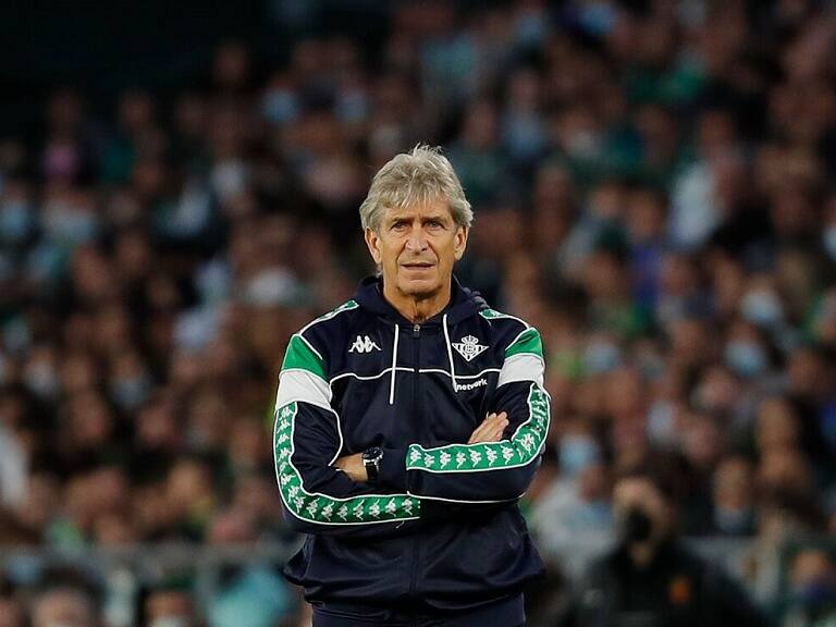 Manuel Pellegrini recibió una tremenda ovación de la hinchada del Betis en partido amistoso