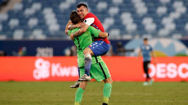 Chile's goalkeeper Claudio Bravo and Chile's Gary Medel celebrate after teammate Eduardo Vargas (out of frame) scored against Uruguay during their Conmebol Copa America 2021 football tournament group phase match at the Pantanal Arena in Cuiaba, Brazil, on June 21, 2021. (Photo by SILVIO AVILA / AFP) (Photo by SILVIO AVILA/AFP via Getty Images)