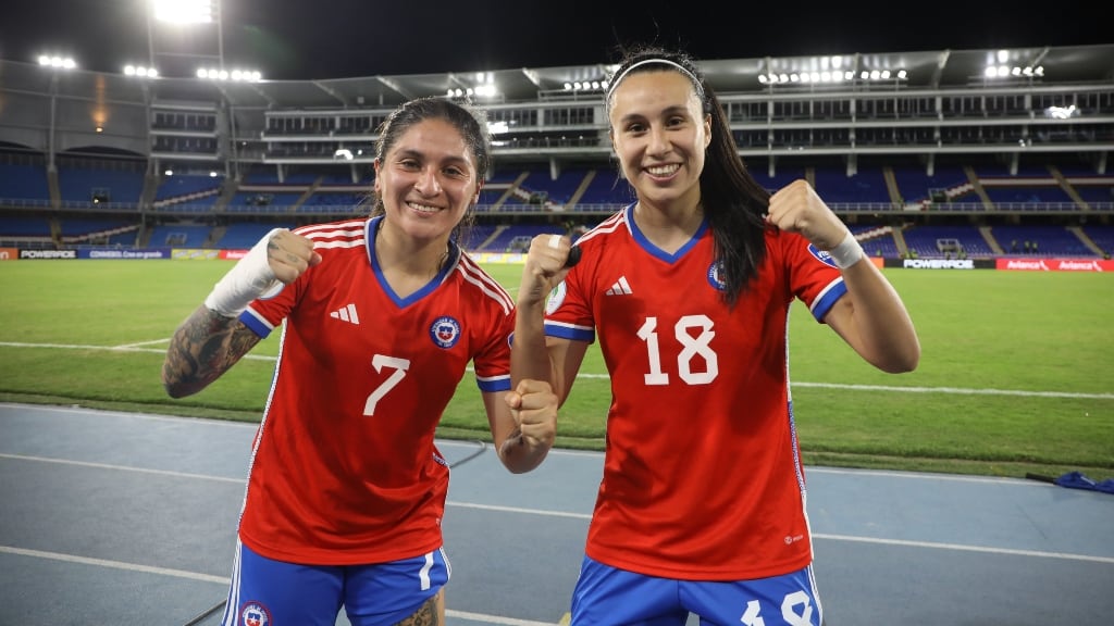 Camila Sáez y Yenny Acuña, las goleadoras de Chile ante Ecuador: "La victoria ayuda a reafirmar lo que estamos haciendo"