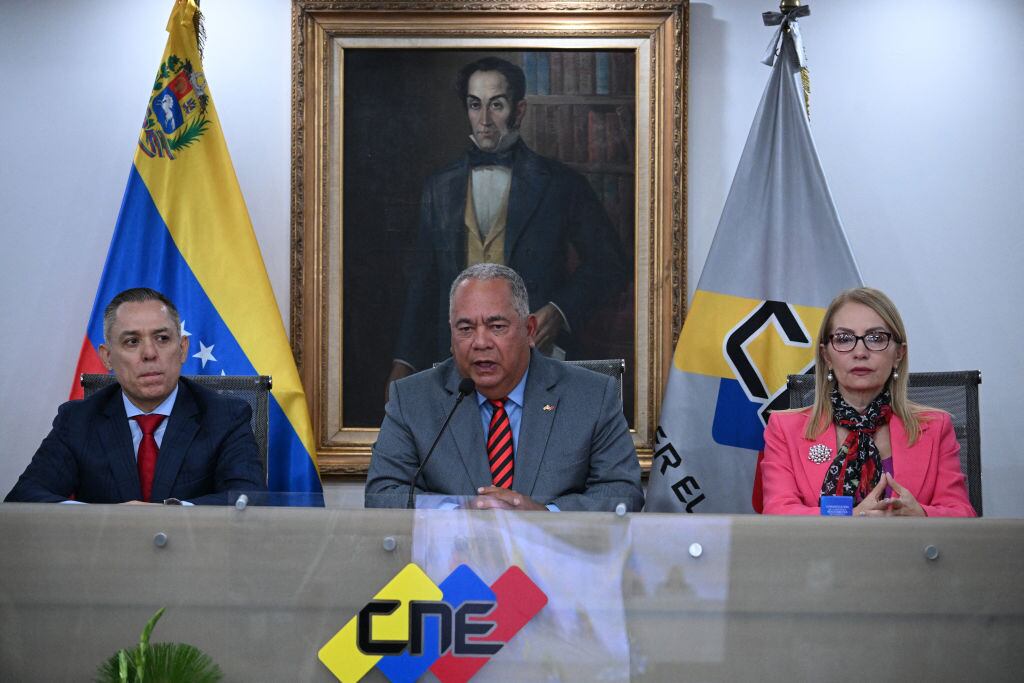 El presidente del Consejo Nacional Electoral de Venezuela, Elvis Amoroso, habla ante los medios de comunicación en la ciudad de Caracas.