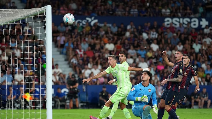 Con un autogol, Barcelona concreta la remontada ante el Levante en La Liga Española