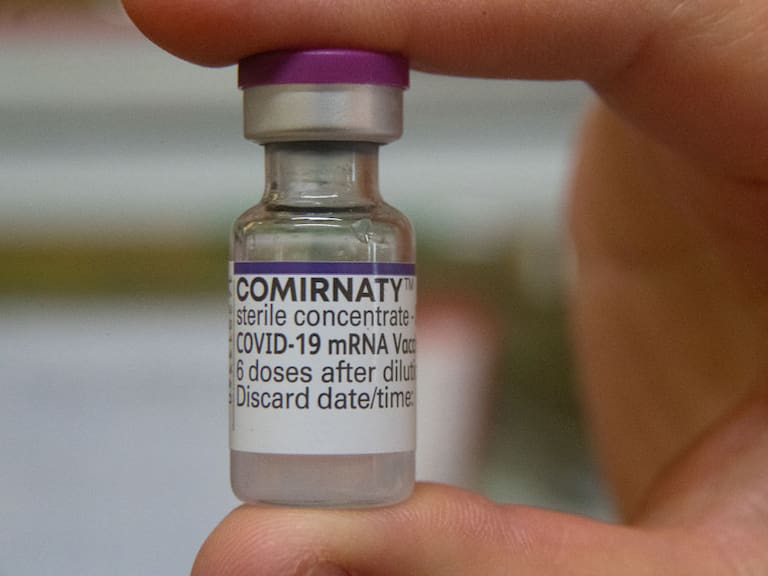 Imagen de una dosis de la vacuna anticovid de la empresa BioNTech