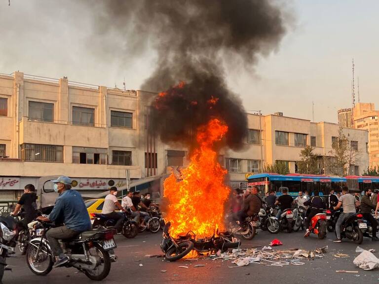 Protestas contra el gobierno de Irán en la capital Teherán
