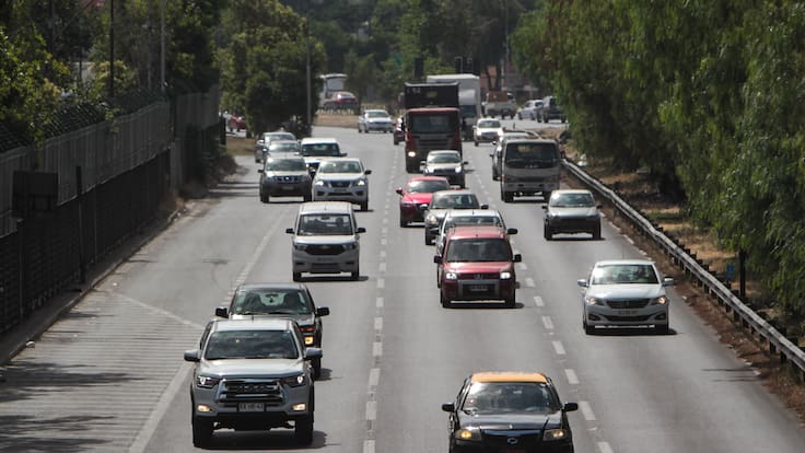 31 detenidos en controles: 148 mil vehículos dejan Santiago en inicio de fin de semana largo