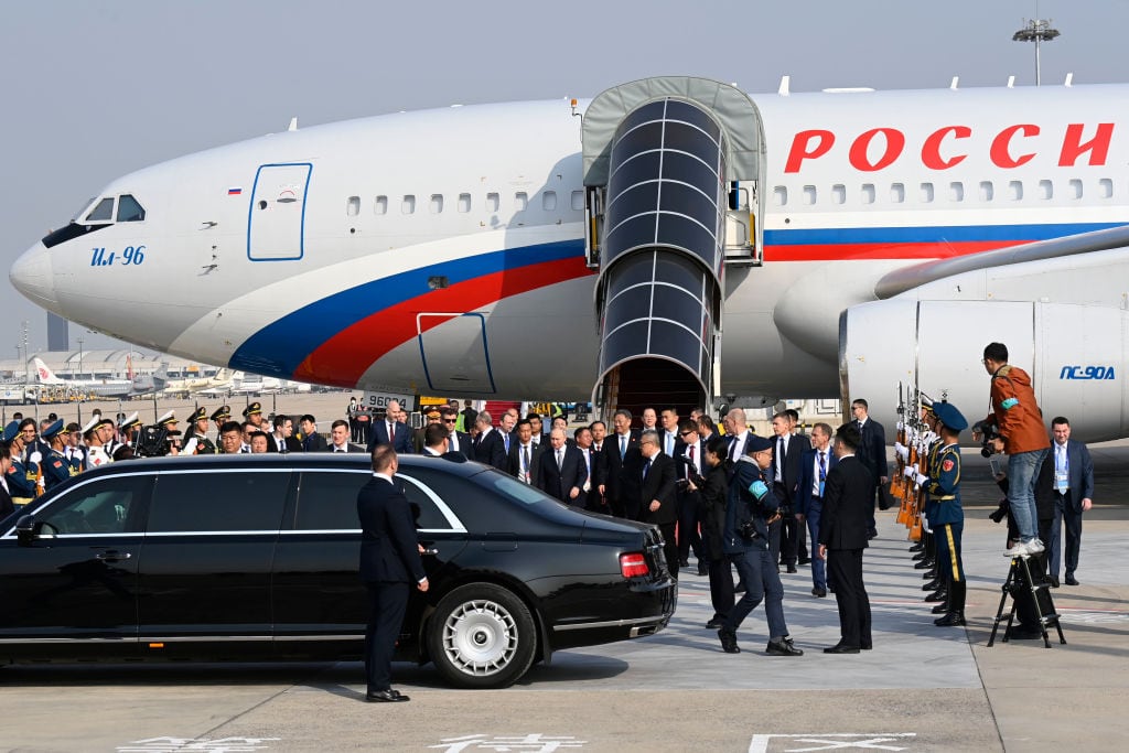 Vladimir Putin arriba al aeropuerto internacional de Pekín en China