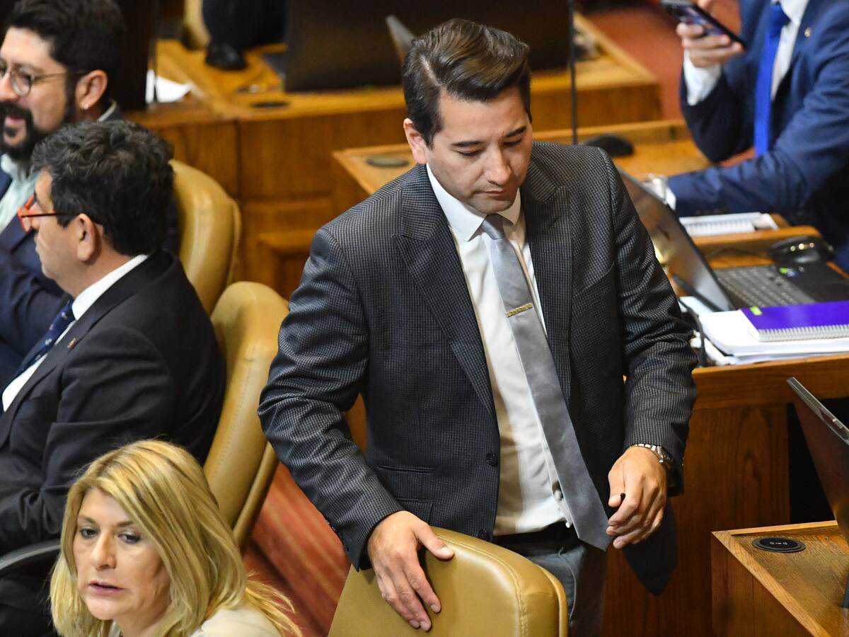 Detallan agresión contra diputado Javier Olivares: “Lo empujan, cae al suelo y comienzan a agredirlo nuevamente”