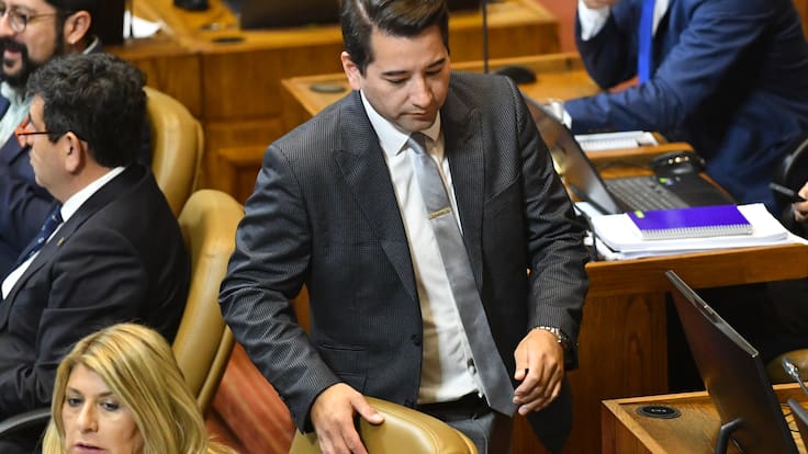 Detallan agresión contra diputado Javier Olivares: “Lo empujan, cae al suelo y comienzan a agredirlo nuevamente”