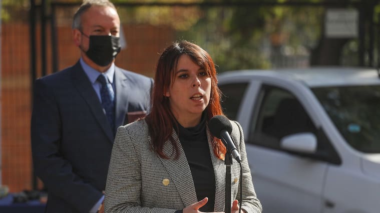 18 de mayo del 2022/SANTIAGOLa Delegada Presidencial de la Región Metropolitana, Constanza Martínez, junto al prefecto inspector Eduardo Ullivarri, jefe de la Región Policial Metropolitana, darán cuenta del operativo realizado ayer martes, por la Brigada de Investigación Criminal (Bicrim) Puente Alto, en el marco de una investigación por delitos de infracción a la Ley de Armas y de Drogas.
FOTO: SEBASTIAN BELTRAN GAETE/AGENCIAUNO