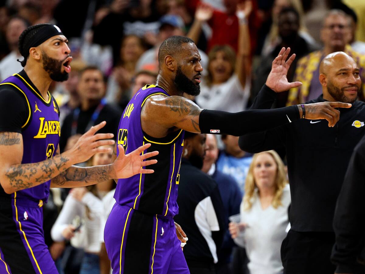 ¿Estaba pisando la línea? La gran polémica en la NBA que afectó a LeBron James y le significó una derrota más a los Lakers